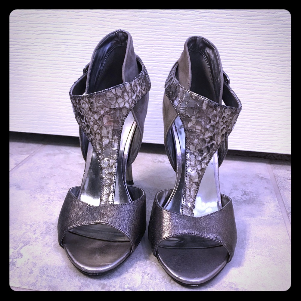 Guess women’s suede and leather heels